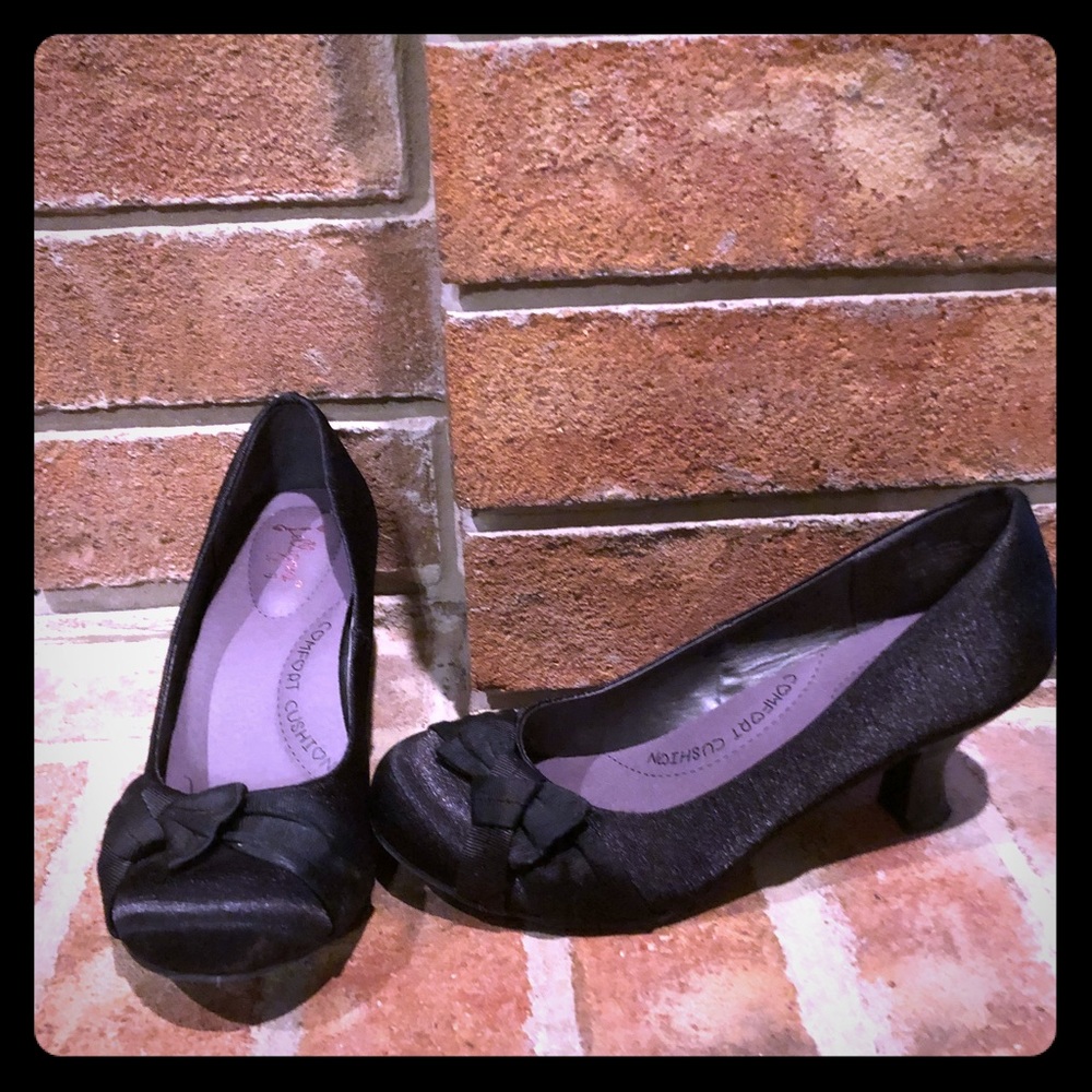 Like new Black detailed heels